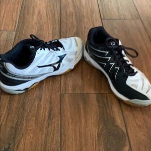 Wave Hurricane 3 Mizuno volleyball non marking